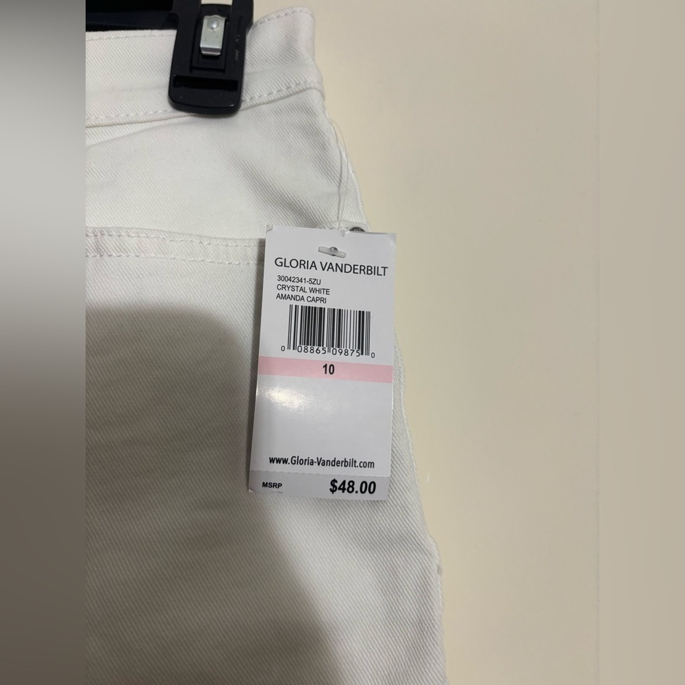 Gloria Vanderbilt Amanda
Heritage Fit Capri Classic Rise Crystal
White size 10 - Picture 10 of 16